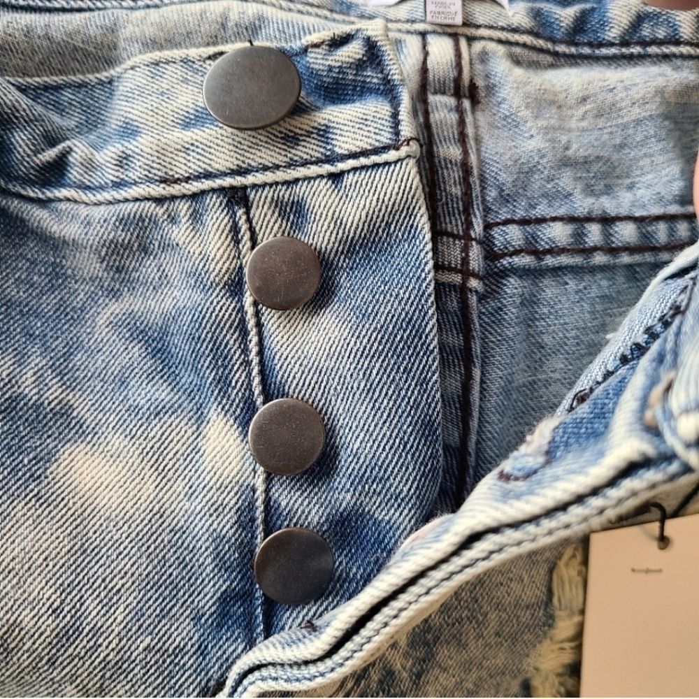 TOBI Distressed Jean Shorts Womens Size 27 NEW WITH TAGS - Picture 8 of 10